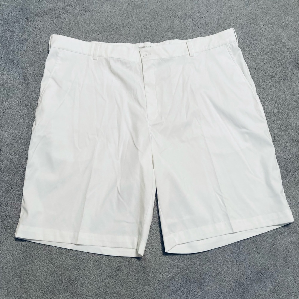 Nike Men’s golf shorts, DRI-FIT size 42 white, 95% Polyester 5% Spandex